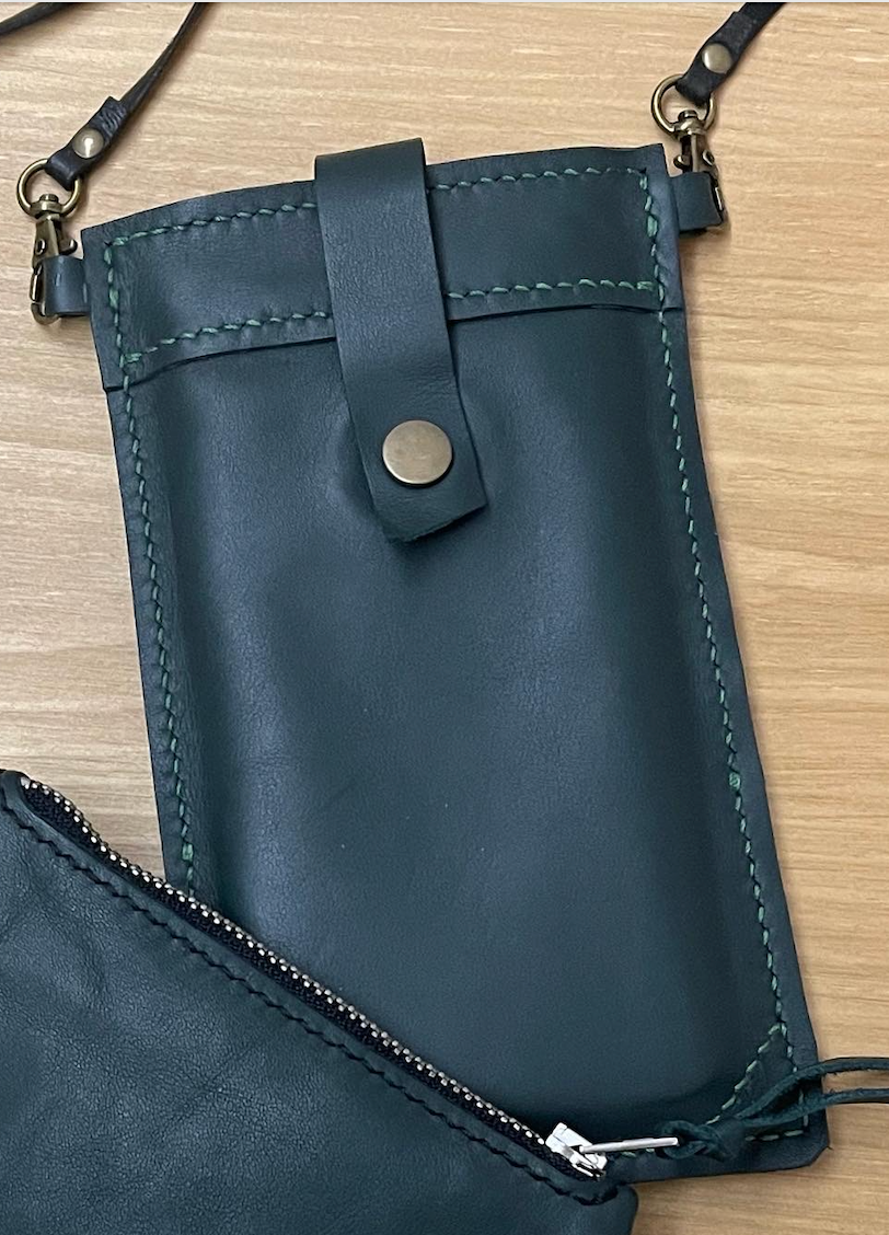 Funda colgante para smartphone "Carmen".