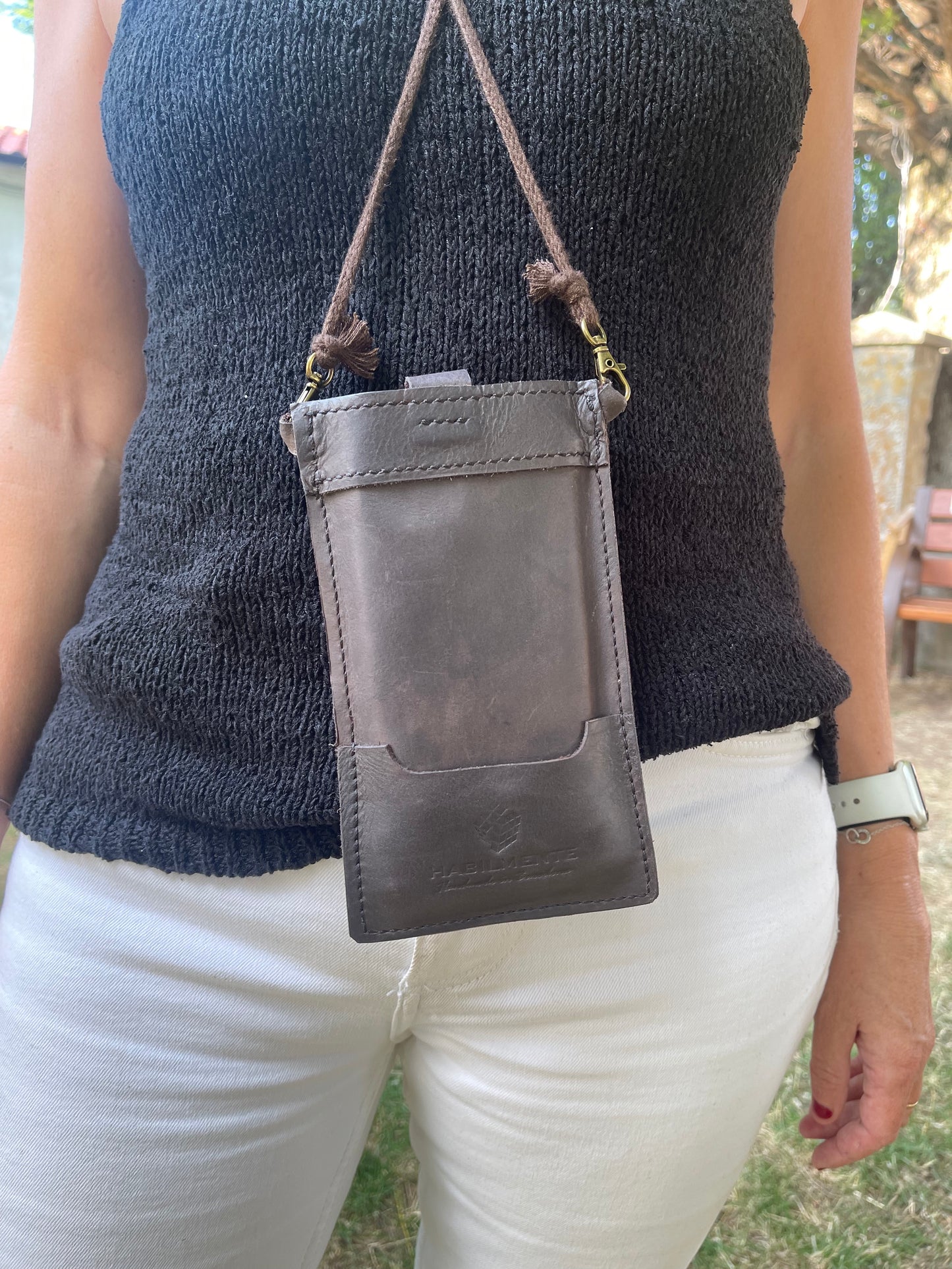 Funda colgante para smartphone "Carmen".