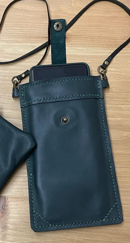 Funda colgante para smartphone "Carmen".